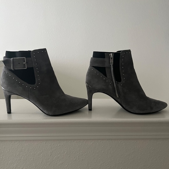 Calvin Klein Grey Suede Ankle Boots - Size 7 - Picture 2 of 6